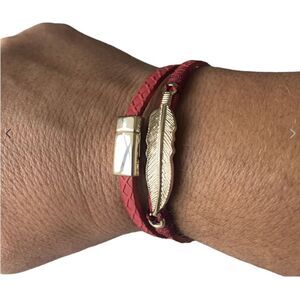 🌼🌼Red leather wrap around bracelet with leaf NWT 🌼🌼